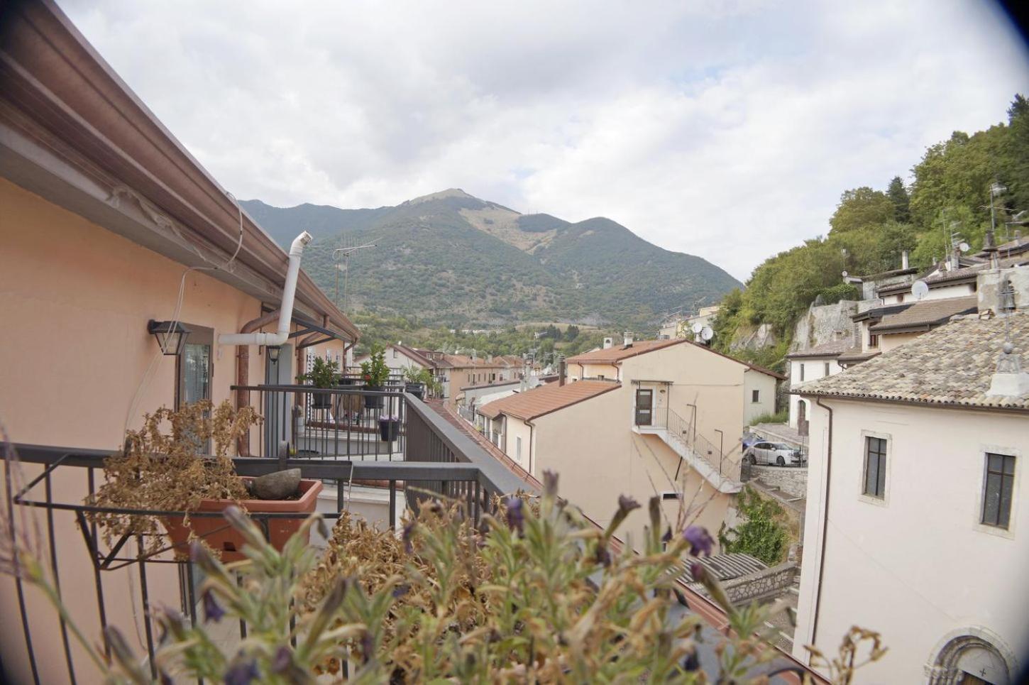 Casa Vacanze Donna Lucia Castel Di Sangro Luaran gambar