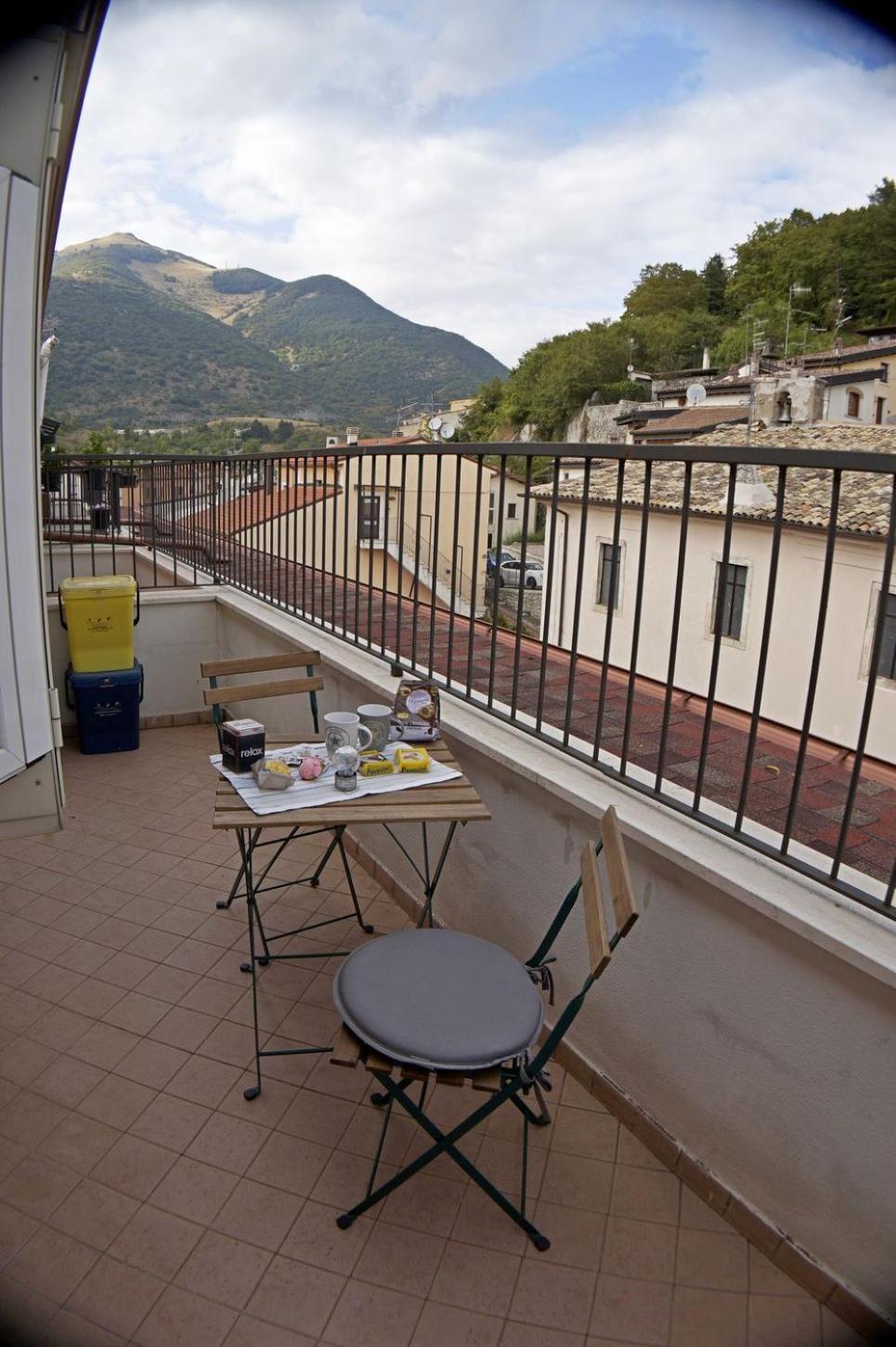 Casa Vacanze Donna Lucia Castel Di Sangro Luaran gambar